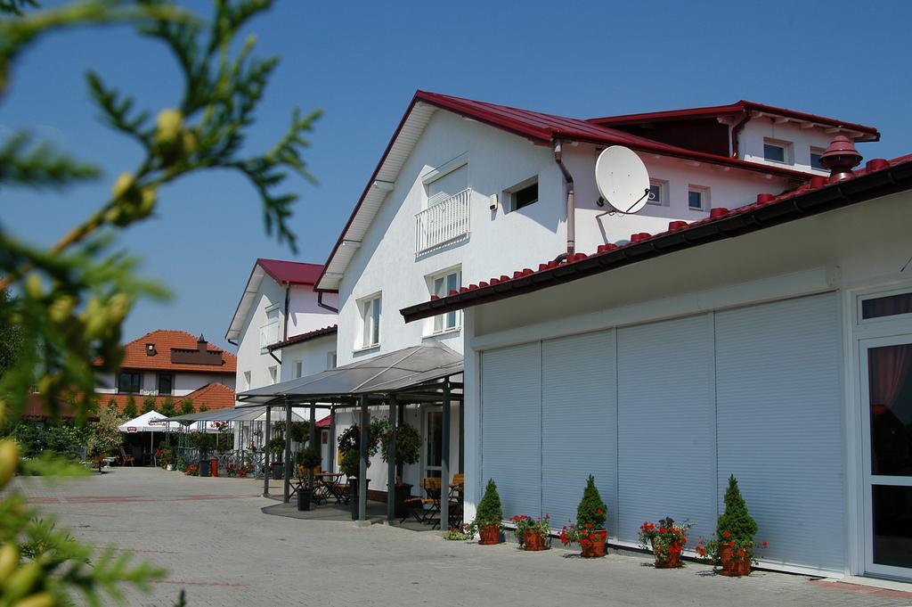 Hotel Restauracja Malopolska Jasło Екстериор снимка